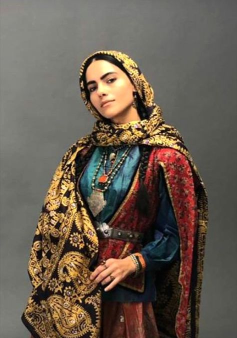 Traditional Persian Fashion, Azerbaijan Traditional Clothing, Traditional Persian Clothing, Traditional Iranian Clothing, Persian Traditional Clothing, Azerbaijan Culture, Iranian Clothes, Nomad Fashion, Costumes Around The World