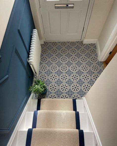 7 Staircase Design Tips To Transform Your Home — MELANIE LISSACK INTERIORS Runner On Stairs, Classic Carpet, Tiled Hallway, Interior Stairs, Flooring Ideas, Peel And Stick Tile, Carpet Stairs, Stair Runner, Stick On Tiles