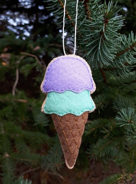 Felt Ice Cream Cone, Christmas Yarn Crafts, Felt Ice Cream, Cone Ornaments, Christmas Yarn, Felt Play Food, Diy Ice Cream, Ornament Diy, Embroidered Felt