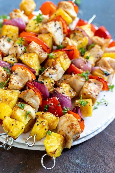 PINEAPPLE CHICKEN KABOBS!!! + WonkyWonderful Chicken Pineapple Kabobs, Asian Glaze, Pineapple Chicken Kabobs, Pineapple Kabobs, Chicken Kabob Recipes, Chicken Pineapple, Seared Chicken Breast, Shish Kabobs, Easy Chicken Breast