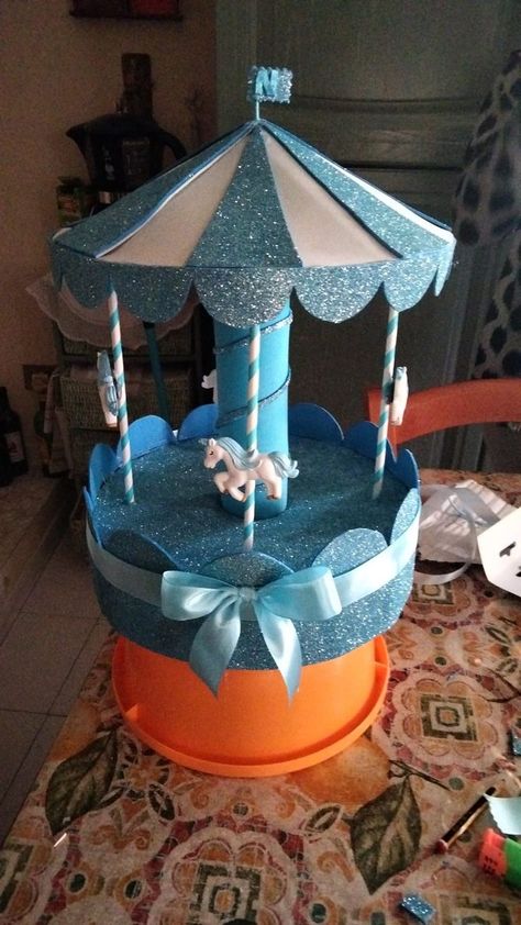 Carousel Diy, Carousel Birthday, Baby Shower Deco, Cinderella Birthday, Wedding Crafts Diy, Wall Hanging Crafts, Plate Decor, Mini Christmas Tree, Diy Creative Crafts