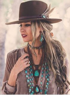 Bohemian Schick, Boho Chic Style Outfits, Turquoise Necklaces, Trending Hats, Looks Country, Boho Cowgirl, Stil Boho, Boho Hat, Estilo Hippie