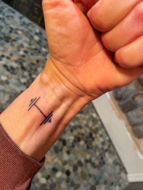 Gym Tattoos Women, Barbell Tattoo, Word Tattoo Designs, Geometric Line Tattoo, Word Tattoo, Hand Tattoos For Women, It Band, Boy Pic