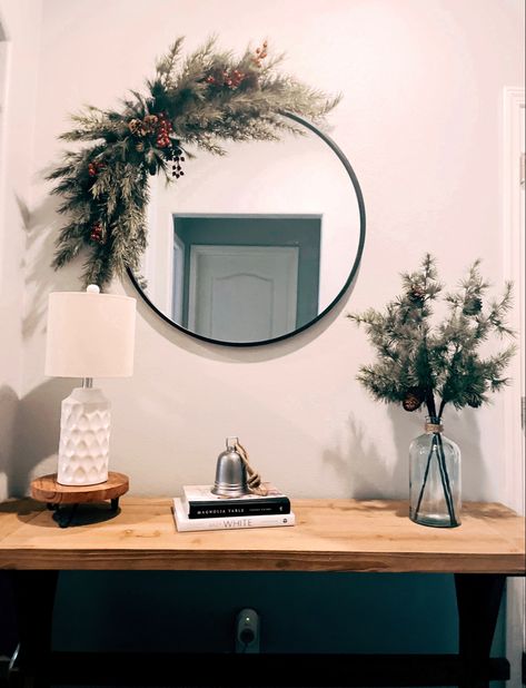 Christmas Decor Ideas Round Table, Decorate Round Mirror Christmas, Mirror Holiday Decor, Christmas Round Mirror Decor, Garland Around Mirror Christmas, Mirror With Wreath, Round Mirror Christmas Decor Ideas, Decorate Mirror Christmas, Garland Over Round Mirror