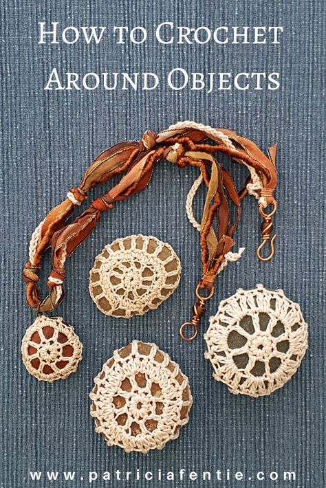 Crochet Rock Covers Patterns Free, Crochet Around Rocks, Crochet Rocks Diy, How To Crochet Doilies, Crochet Stone Necklace, Crochet Stone Pattern Free, Mini Doily Crochet Pattern, Crochet Crystal Necklace, Crochet Gemstone