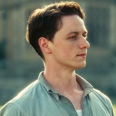 James McAvoy - Robbie Turner James Mcavoy Atonement, Robbie Turner, Random Ava, Atonement Movie, Character Studies, Time Turner, Painting Reference, Scottish Actors, Charles Xavier