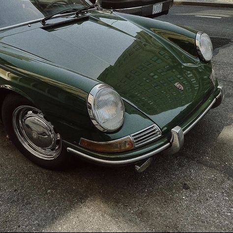 Lawyer Apartment, Forest Green Porsche, Green Car Vintage, Green Car Aesthetic, Forest Green Car, Green Cars, Old Vintage Cars, Alpine Green, Vintage Sports Cars