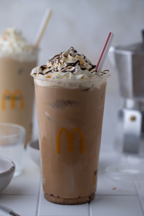 McDonald's iced caramel mocha recipe Iced Caramel Mocha Recipe, Starbucks Vanilla, Frappe Recipe, Caramel Mocha, Mocha Recipe, Iced Mocha, Mocha Coffee, Mocha Latte, Caramel Syrup