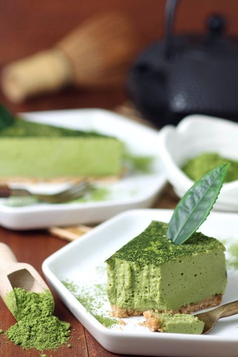 A creamy Vegan Matcha Mousse Cake with an airy, whipped texture flavored with the complex taste of Japanese matcha green tea powder. Matcha Cake Vegan, Matcha Mousse Cake, Green Sweets, Matcha Mousse, Mousse Dolce, Diet Rules, Mousse Pie, Matcha Recipes, Cake Land