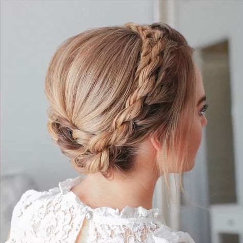 Crown Twist Braid 👑🎥 Who has already watched this tutorial on my YouTube channel? 🙋🏼‍♀️ Click the link in my profile if you haven’t… Bridesmaid Braided Hairstyles, Missy Sue Hairstyles, Headband Ponytail, Missy Sue, Braid Headband, Gorgeous Braids, Bread Bun, Quick Diy, Peinados Fáciles Para Cabello Corto