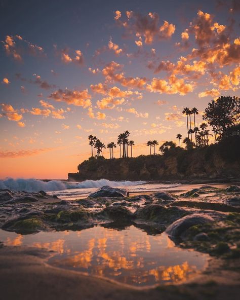 A spectacular sunset to kiss Summer 2018 goodbye 👋🏼🌊🌴✨ II 📸 @alec_basanec . . . . #mylagunabeach #lagunabeach #orangecounty #theoc… Beach Sunset Wallpaper, Laguna Beach California, Beach Wallpaper, Sunset Wallpaper, California Beach, Beach Landscape, Summer Wallpaper, Landscape Wallpaper, Laguna Beach