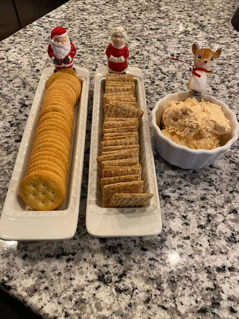 Nora Fleming Display Ideas, Serveware Ideas, Cracker Tray, Nora Fleming Minis, Nora Fleming, Tray Ideas, Christmas 2023, Christmas 2024, Christmas Inspiration