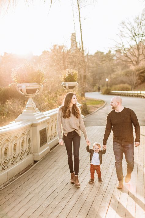 Central Park Family Photos, Family Photos In The Park, Central Park Family Photoshoot, Family Photos City, City Family Photoshoot, City Family Photos, Cp Photo, New York City Winter, Park Shoot