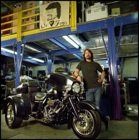 Dave Grohl and his Harley-Davidson Star Pics, Foo Fighters Dave Grohl, Foo Fighters Dave, Foo Fighter, Harley Davidson Trike, Foo Fighters Nirvana, American Pickers, Taylor Hawkins, Royal Blood