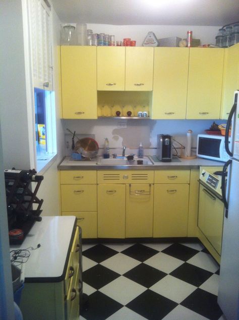 yellow kitchen, checkered floor. Geneva Impasto kitchen cabinets Vintage Industrial Kitchen, 1960s Kitchen, Checkered Floor, Steel Kitchen Cabinets, Retro Kitchens, Yellow Cabinets, Camper Kitchen, Retro Renovation, Kitchen Aesthetic