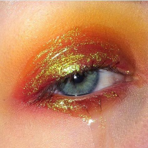 Goldfish wet look 🐟⭐️✨ throwback to my favourite and most successful look! #makeup #mua #glitter #eyemakeuplook #eyeshadow #makeupartist #makeupinspo #makeupaddict #lipgloss #wetlook Festival Make Up, Funky Makeup, Swag Makeup, Smink Inspiration, Ethereal Makeup, Cool Makeup Looks, Dope Makeup, Kesha, Eye Makeup Art