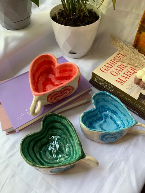 Aesthetic Ceramic Mugs, Heart Shaped Mug, Heart Shaped Vase, Pretty Mugs, Slab Pottery, Clay Mugs, Hand Built Pottery, Ceramics Ideas, Cup Art