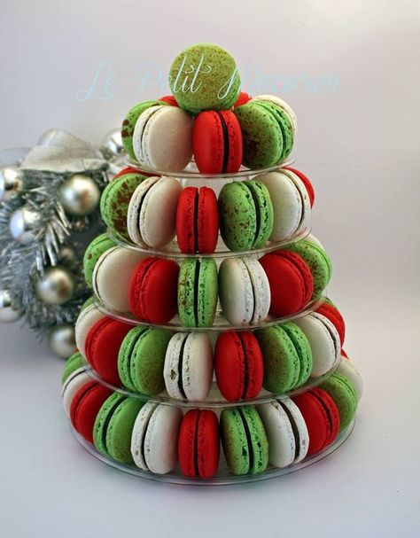 Macaron Christmas tree Macaron Christmas Tree, Christmas Macaroons, Macaron Christmas, Macaroons Christmas, Christmas Macarons, Macaron Tower, Macaron Flavors, Macaron Cookies, Christmas Lunch