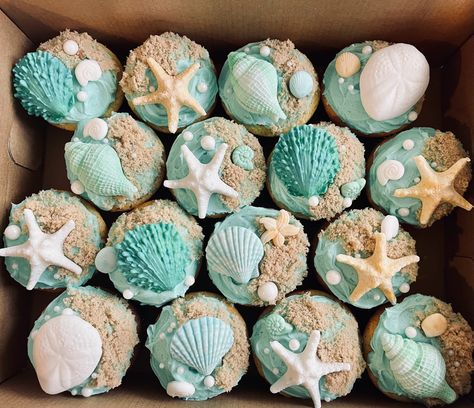 Summer Birthday Cake, Beach Birthday Cake, Beach Theme Birthday, Beach Cupcakes, Ocean Baby Showers, Ocean Birthday Party, Ocean Cakes, Beach Birthday Party, Ocean Birthday