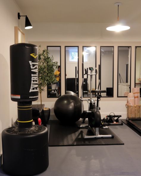 Basement Gym Wall Ideas, Small Home Gym Aesthetic, Basement Weight Room, Diy Basement Gym, Gym Basement Ideas, House Gym Room, At Home Gym Room, Basement Exercise Room, Unfinished Basement Gym