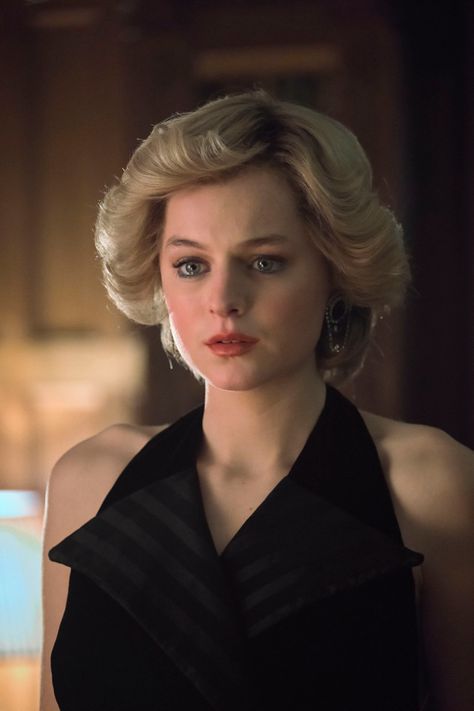 Crown Netflix, The Crown Series, The Crown Season, Emma Corrin, Elizabeth Debicki, Corte Bob, Charles And Diana, Tv Show Outfits, Lady Diana Spencer