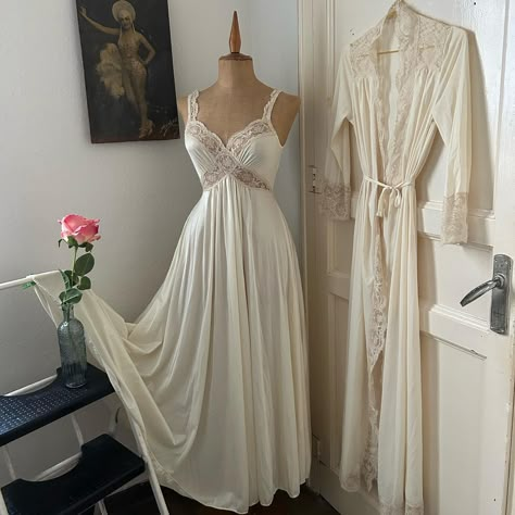 Sleep Gown Aesthetic, Cute Pajama Dress, Vintage Nightgown Aesthetic, Night Gown Aesthetic, Fancy Nightgown, Vintage Night Dress, Night Gown Sleep, Gown Aesthetic, Babydoll Nighty