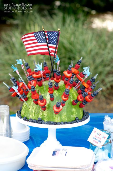 Fun 4th of July centerpiece! Create a display of fruit kabobs using a 1/2 watermelon and the NEW Pretty Party Skewers! 4th Of July Watermelon, 4th Of July Appetizers, Watermelon Centerpiece, July Appetizers, Patriotic Food, Refreshing Snacks, Fruit Skewers, Fruit Kabobs, Happy Birthday America