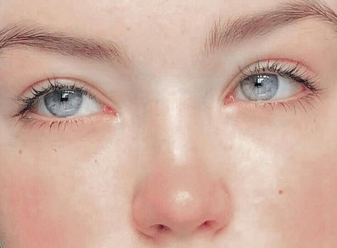 Heterochromia Eyes, Dr Mundo, Blue Eyes Aesthetic, Light Blue Eyes, Shotting Photo, Aesthetic Eyes, Gray Eyes, Light Eyes, White Eyes