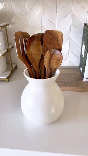 Check out this item I found on LTK https://liketk.it/3Cel6?product=c1411da9-b7b0-11ec-91e4-0242ac110004 Download the LTK app to take a look! Light Wood Kitchen Decor, Beige Kitchen Utensils, Neutral Kitchen Utensils, White And Wood Kitchen Decor, 2024 Kitchens, Kitchen Utensils Decor, Cream Kitchen Accessories, Aesthetic Kitchenware, Cute Kitchen Utensils