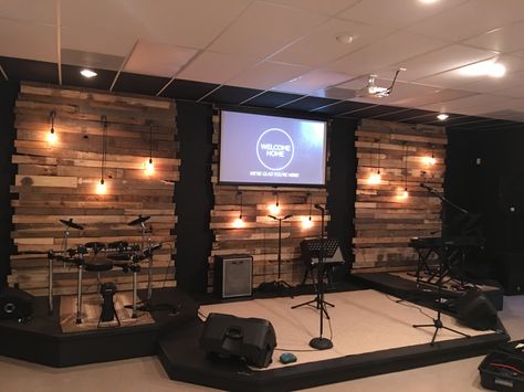 Small Worship Space, Church Basement Makeover, Church Platform Decor Ideas, Church Interior Design Modern, Youth Group Decor, Church Lighting Ideas, Church Alters Design, Worship Stage Design, Church Backdrop Stage Design