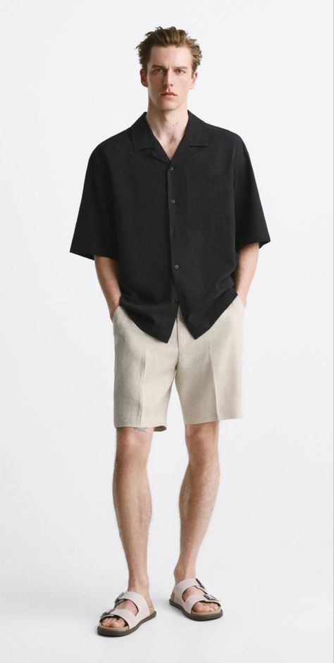 Black Linen Shorts Outfit, Linen Shorts Outfit Summer, Minimalist Summer Outfit, Linen Shorts Outfit, Linen Bermuda Shorts, Minimal Shirt Design, Beach Outfit Men, Mens Western Wear, Europe Travel Outfits