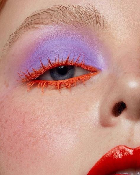 Colorful Editorial Makeup, Colored Mascara Looks, Scifi Makeup, Bold Eye Makeup Looks, High Fashion Makeup Editorial, Funky Photography, Maquillage On Fleek, Funky Makeup, Mekap Mata