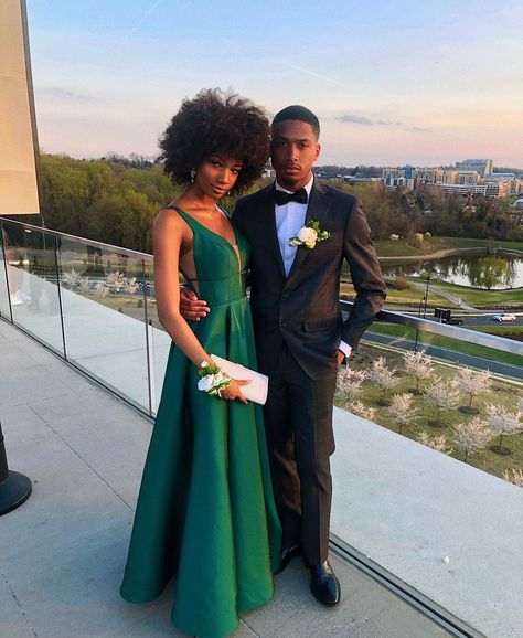 Black Suit With Green Tie, High Neck Evening Gown, Prom Dresses 2020, Junior Prom Dresses, Long Sleeve Prom, Evening Dress Floor Length, Prom Dresses With Sleeves, Baddie Hairstyles, Prom Dresses Long With Sleeves