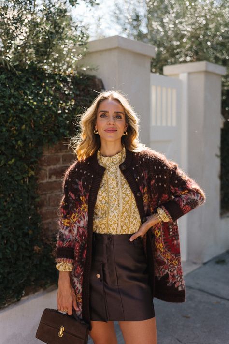 Down To Earth Outfit Aesthetic, Embroidered Sweater Outfit, Julia Berolzheimer Outfits, Julia Berolzheimer Ireland, Julia Berolzheimer Pregnancy Style, Julia Berolzheimer Winter, Julia Berolzheimer Daily Looks, Stylish Knitwear, Julia Berolzheimer