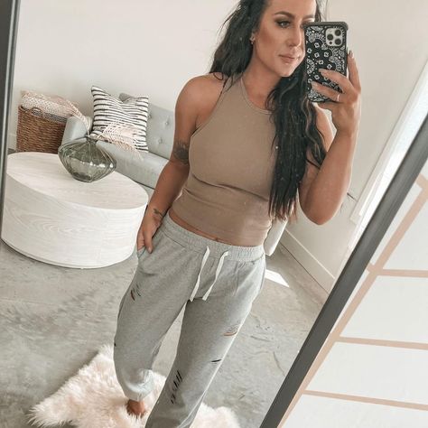 Outdoorsy Outfits, Stylish Mom Outfits, Chelsea Houska, Chelsea Deboer, Lounge Outfit, Stylish Mom, Lazy Outfits, Cute Everyday Outfits, Mom Outfits