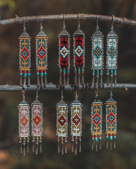 Naomi & Mark on Instagram: "The full palette of colors for the Nacimiento Earrings! The cones are topped with turquoise, garnet, amethyst, labradorite, and bamboo coral beads. Also, not easy getting six pairs of earrings to stay still for a photo on a windy cold Santa Fe day!" Labradorite Color Palette, Jewels Diy, Seed Bead Crafts, Loom Bracelet Patterns, Beaded Earrings Tutorials, Bamboo Coral, Beading Jewelery, Brick Stitch Earrings, Seed Bead Patterns