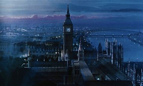 Mary Poppins 1964, Jane And Michael, Evil Stepmother, Aesthetic London, London Dreams, Images Disney, Disney Background, Disney Classics, Jolly Holiday