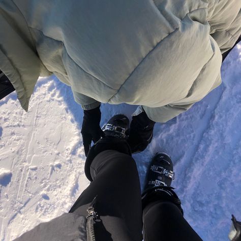 #boyfriend #girlfriend #princesstreatment Skiing With Boyfriend, Ski Boyfriend, Martina Core, Skiing Aesthetic, Vision 2024, Sk Ii, Ski Boots, Ski Trip, Winter Aesthetic