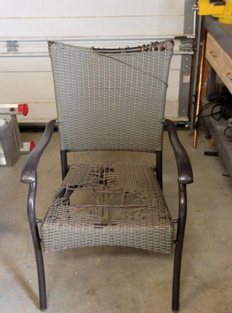 patio chair redo - just in time! I have 2 needing a redo.  :0) Recover Patio Chairs, Upcycle Patio Chairs, Painted Patio Furniture, Yard Chairs, Patio Chairs Makeover, Painting Patio Furniture, Yard Crafts, 3 Piece Patio Set, Patio Furniture Makeover