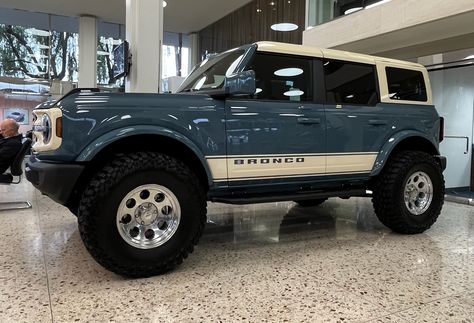 Ford Bronco Interior Ideas, Ford Bronco Customized, Wrapped Bronco, Bronco Paint Jobs, Ford Bronco Wheels, Bronco Wrap Ideas, Bronco Modifications, Overland Bronco, Ford Bronco Sport Lifted