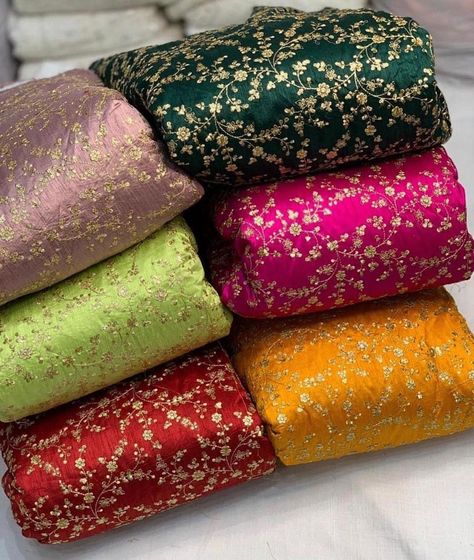 Silk Material Fabrics, Blouse For Saree, Clothing Fabric Patterns, Red Bridal Lehenga, Fabric Forever, Blouse Sari, Stylish Kurtis Design, Blouse Indian, Saree Lehenga