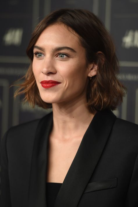 Alexa Chung Hair, Undercut Haircut, Trendy Bob Hairstyles, Messy Bob Hairstyles, Lob Hairstyle, Long Hair With Bangs, Celebrity Beauty, Trending Hairstyles, Alex Turner