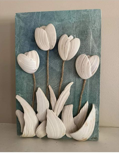 Shell Animals Crafts, Beach Shell Crafts Diy, Broken Seashell Crafts, Sea Shell Art Projects, Shells Craft Ideas, Sea Shells Painting, Shell Canvas Art, Diy Shell Crafts, Shells Painting