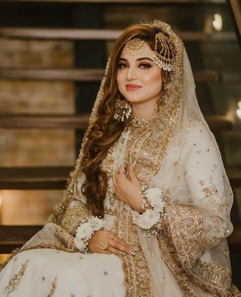 Nikah Ideas, Bridal Dresses 2022, Nikah Dresses, Hairstyle For Wedding, Nikah Outfit, Bridal Mehndi Dresses, Nikah Dress, Bridal Makeup Images, Couple Wedding Dress