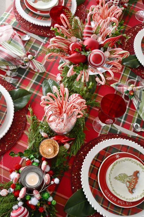 Easy 10-Minute Christmas table centerpiece with candy canes, peppermint, fresh greenery and ornaments | ©homeiswheretheboatis.net #christmas #tablescape #tablesetting #peppermint #candycanes #redandgreen #plaid Easy Christmas Table Centerpieces, Holiday Tablescapes Christmas, Christmas Table Decorations Ideas, Holiday Table Inspiration, Christmas Table Inspiration, Table Decorations Ideas, Christmas Table Centerpiece, Peppermint Candles, Old Time Christmas