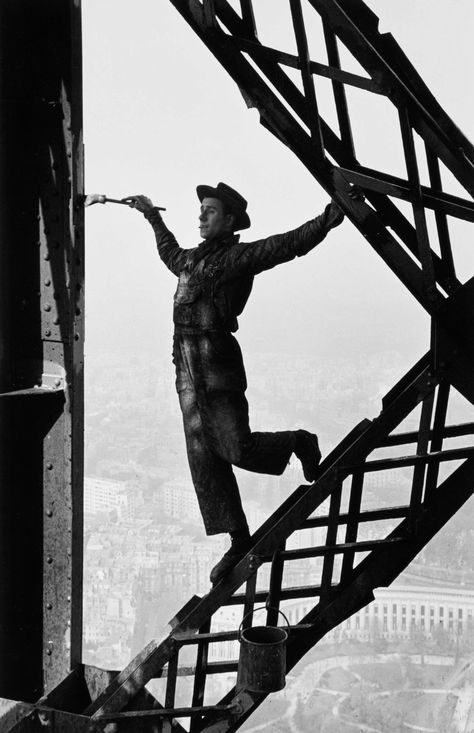 Nudes, maids and the Eiffel Tower: classic French photography – in pictures Marc Riboud, Vintage Foto's, Fotografi Vintage, Henri Cartier Bresson, French Photographers, Famous Photographers, Magnum Photos, Foto Art, Paris Photos