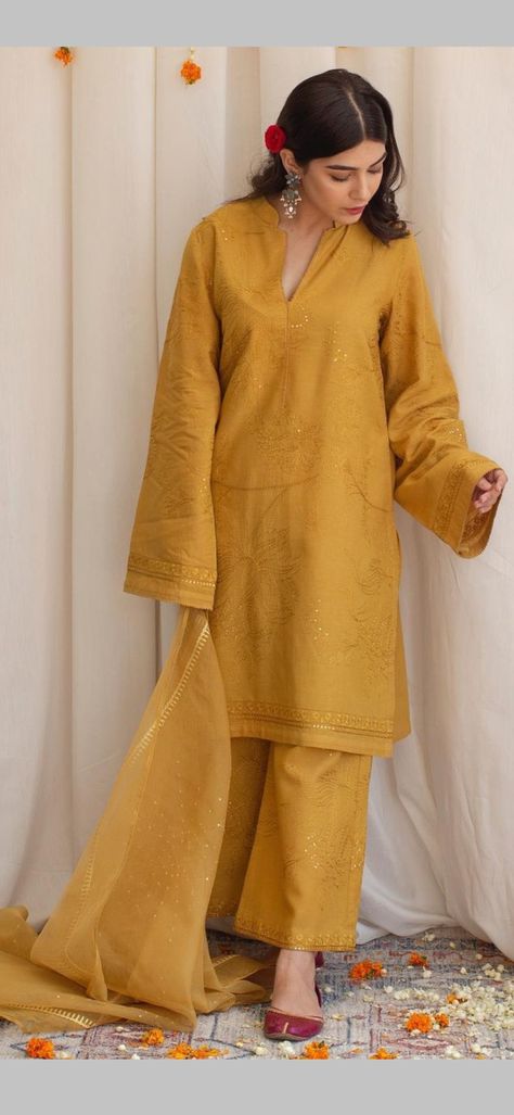 Yellow Kurti For Haldi Function, Shirts Designs Pakistani, Eid Outfits Pakistani, Pakistani Kurti Designs, Mustard Yellow Outfit, Latest Abaya, Short Kurti Designs, Diy Belt For Dresses, Yellow Kurti