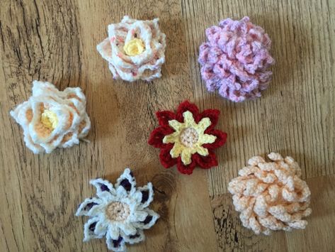 Crochet Dahlia, Crochet Flowers Pattern, Red Petals, Crochet Plant, Dahlia Flower, Crochet Flower Patterns, Different Flowers, Flowers Pattern, Crochet Flower