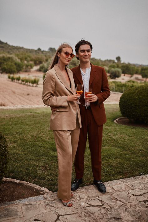 Female wedding guest in a suit. Image by Benjamin Wheeler. Androgynous wedding guest style. #womeninsuits Summer Wedding Guest Attire, Semi Formal Wedding Attire, Wedding Guest Men, Bridesmaid Suits, Wedding Guest Suits, Formal Wedding Attire, Wedding Guest Attire, Wedding Guest Outfit Fall, Wedding Outfit Guest