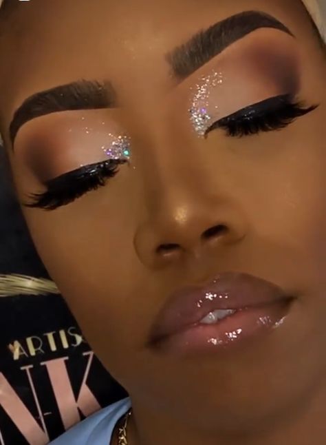 Maquillage Yeux Cut Crease, Birthday Makeup Looks, Face Beat Makeup, Brown Girls Makeup, Natural Glam Makeup, Glitter Makeup Looks, Prom Eye Makeup, Prom Makeup Looks, Makeup For Black Skin